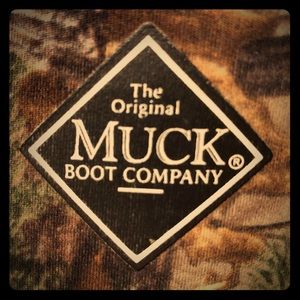 Kids size 1 Muck insulated and waterproof Boots